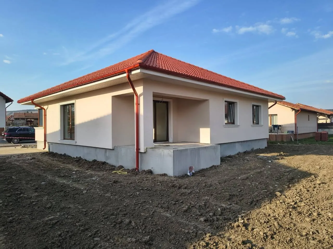 Casă parter din Livezeni, finisată la exterior